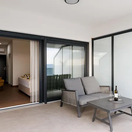 מלון דירות Stella Maris Deluxe 4*